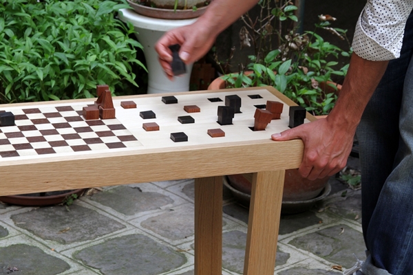 ม้านั่งฝังเซตหมากรุก เล่นสนุกได้ทุกเวลา