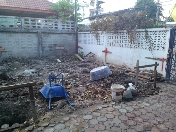 เปลี่ยนรั้วหน้าบ้านให้เป็นร้านค้า ทำกิจการเล็ก ๆ