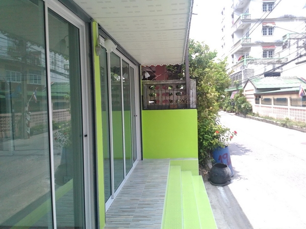 เปลี่ยนรั้วหน้าบ้านให้เป็นร้านค้า เริ่มต้นกิจการเล็ก ๆ
