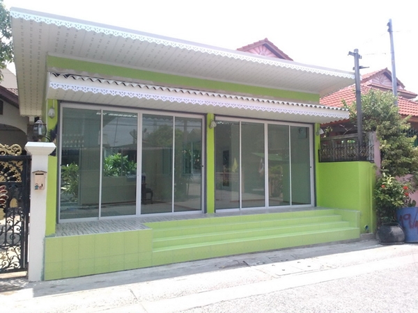 เปลี่ยนรั้วหน้าบ้านให้เป็นร้านค้า เริ่มต้นกิจการเล็ก ๆ