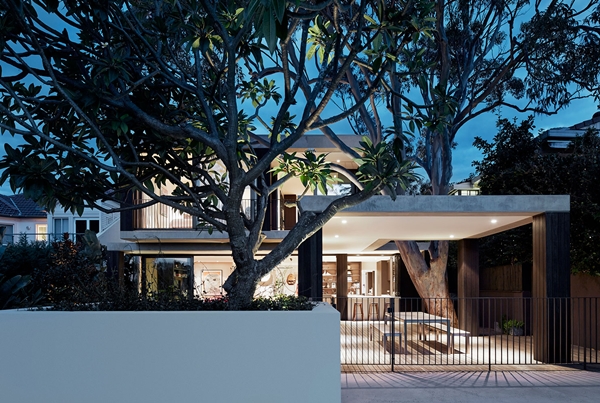 บ้านสวยสุดเจ๋ง มีแปลงปลูกต้นไม้บนกำแพง