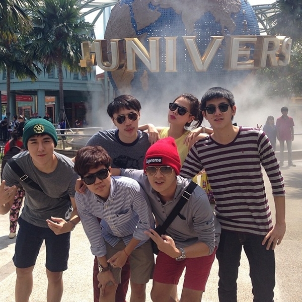 ใบเฟิร์น พิมพ์ชนก เที่ยวสิงคโปร์กับน้องชายแบบชิล ๆ