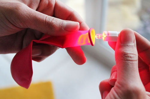 DIY ลูกโป่งเรืองแสงสุดเก๋ ทำเองได้ไม่ต้องง้อใคร