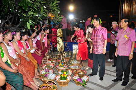 ลอยกระทง2557
