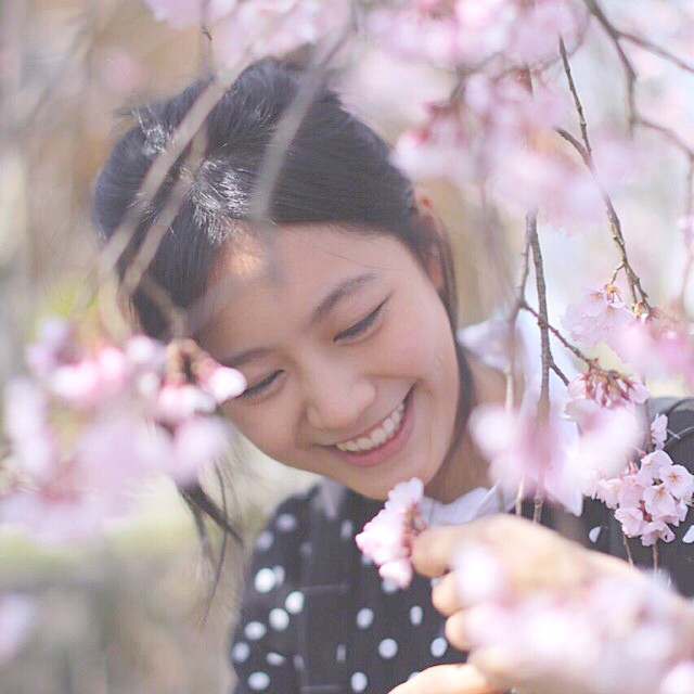 โดนอีก ดาราแก๊งฮอร์โมน โพสต์ภาพจับกิ่งซากุระ ทั้งที่ญี่ปุ่นเขาห้าม !!