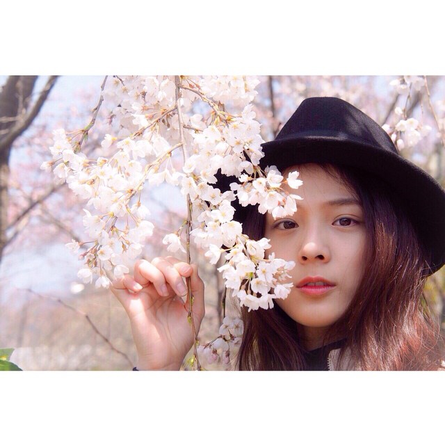 โดนอีก ดาราแก๊งฮอร์โมน โพสต์ภาพจับกิ่งซากุระ ทั้งที่ญี่ปุ่นเขาห้าม !!