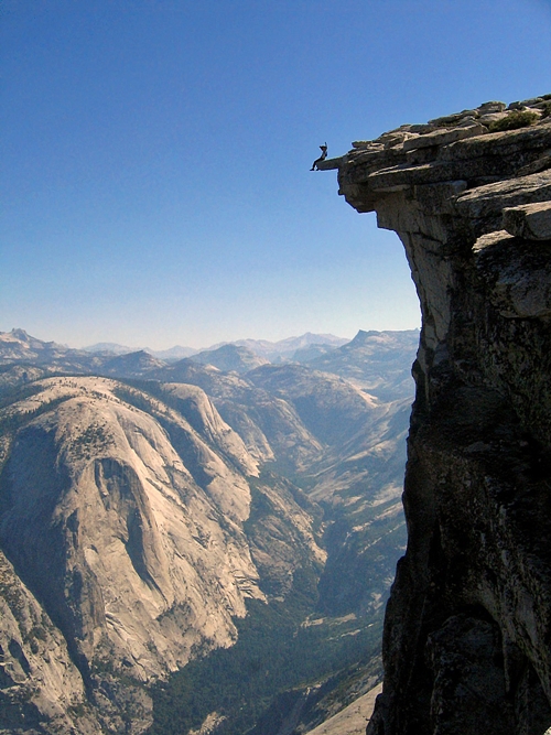 ชะง่อนผาน่าหวาดเสียว 