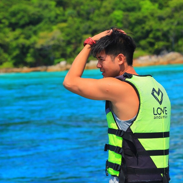 เวียร์ ศุกลวัฒน์ เที่ยวทะเล ถอดเสื้อโชว์กล้าม สาวกรี๊ดสนั่น IG