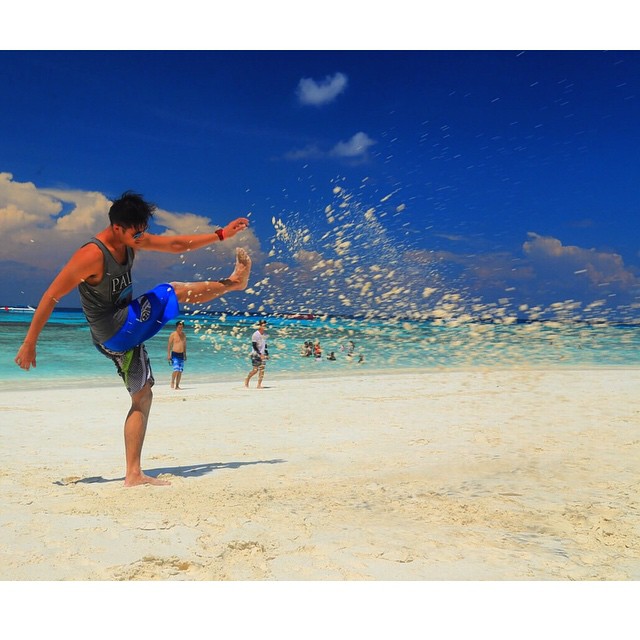 เวียร์ ศุกลวัฒน์ เที่ยวทะเล ถอดเสื้อโชว์กล้าม สาวกรี๊ดสนั่น IG