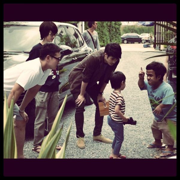 น้องปลาวาฬ หนุ่มน้อยขี้เล่น ในตะวันฉายในม่านเมฆ