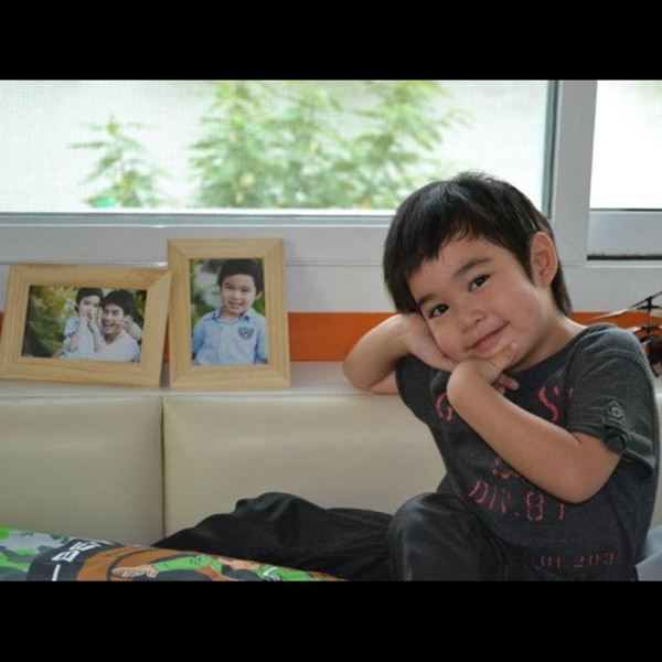 น้องปลาวาฬ หนุ่มน้อยขี้เล่น ในตะวันฉายในม่านเมฆ