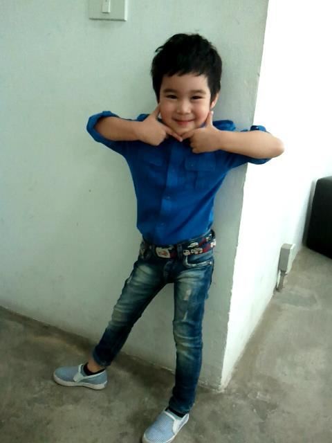 น้องปลาวาฬ หนุ่มน้อยขี้เล่น ในตะวันฉายในม่านเมฆ