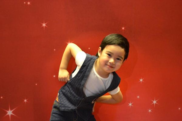 น้องปลาวาฬ หนุ่มน้อยขี้เล่น ในตะวันฉายในม่านเมฆ