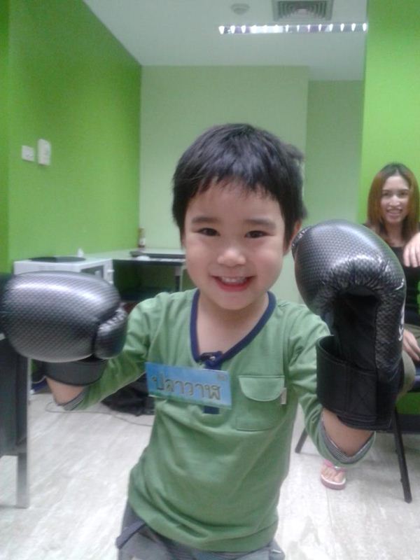 น้องปลาวาฬ หนุ่มน้อยขี้เล่น ในตะวันฉายในม่านเมฆ