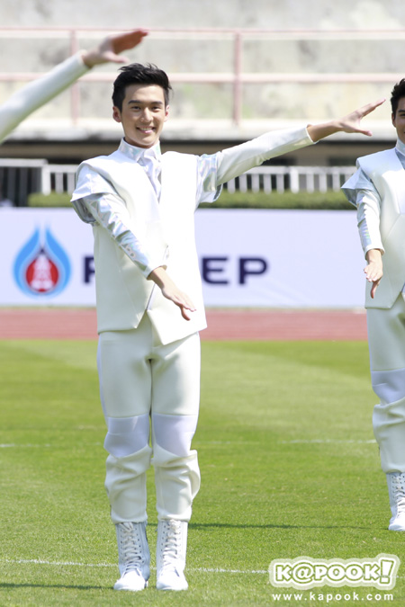 ประชันสาวสวยหนุ่มหล่อ งานบอลจุฬาฯ-ธรรมศาสตร์ 