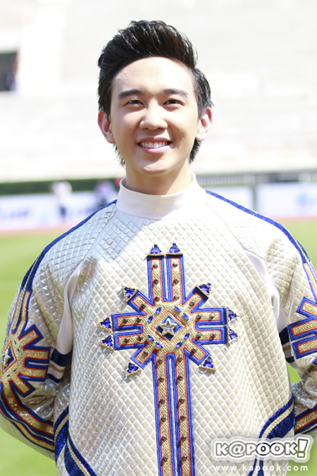 ประชันสาวสวยหนุ่มหล่อ งานบอลจุฬาฯ-ธรรมศาสตร์ 