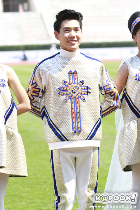 ประชันสาวสวยหนุ่มหล่อ งานบอลจุฬาฯ-ธรรมศาสตร์ 