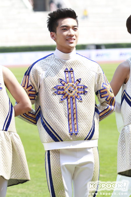 ประชันสาวสวยหนุ่มหล่อ งานบอลจุฬาฯ-ธรรมศาสตร์ 