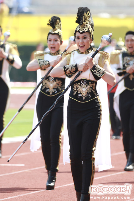ประชันสาวสวยหนุ่มหล่อ งานบอลจุฬาฯ-ธรรมศาสตร์ 