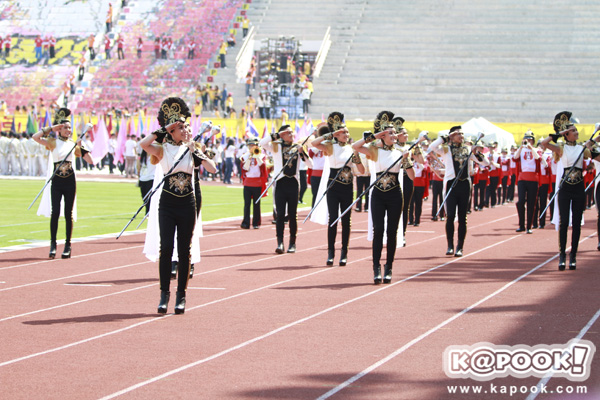 ประชันสาวสวยหนุ่มหล่อ งานบอลจุฬาฯ-ธรรมศาสตร์ 