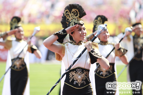 ประชันสาวสวยหนุ่มหล่อ งานบอลจุฬาฯ-ธรรมศาสตร์ 