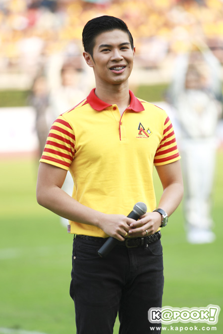 ประชันสาวสวยหนุ่มหล่อ งานบอลจุฬาฯ-ธรรมศาสตร์ 