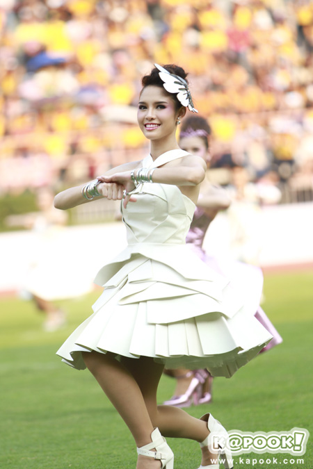 ประชันสาวสวยหนุ่มหล่อ งานบอลจุฬาฯ-ธรรมศาสตร์ 