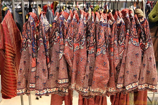 โขน จองถนน