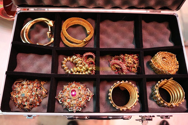 โขน จองถนน