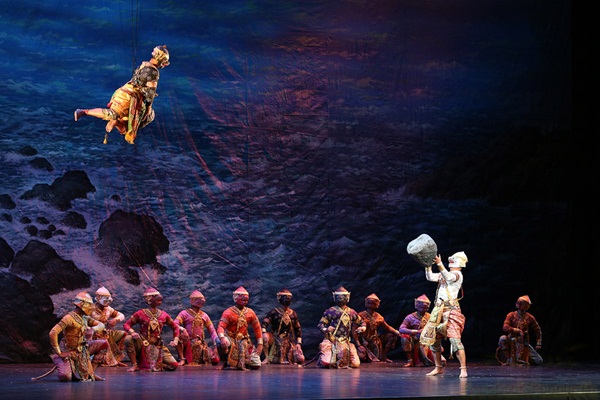 โขน จองถนน