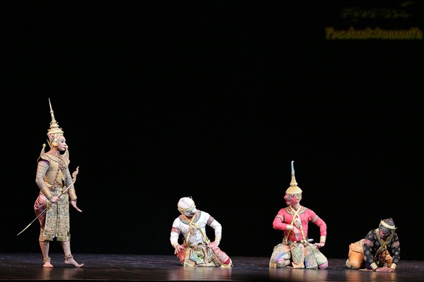 โขน จองถนน