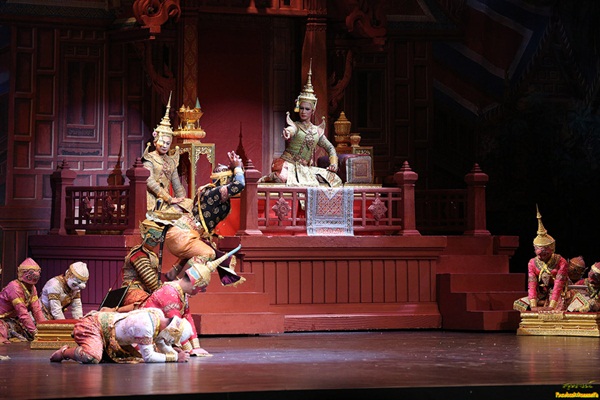 โขน จองถนน