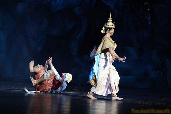 โขน จองถนน