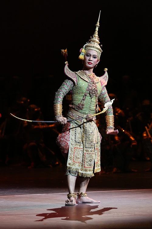 โขน จองถนน