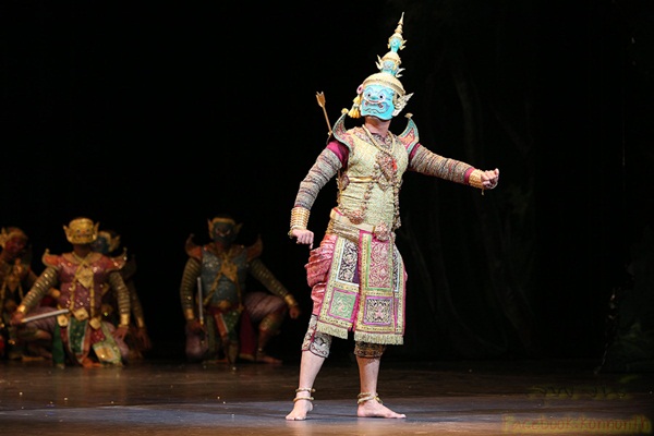 โขน จองถนน