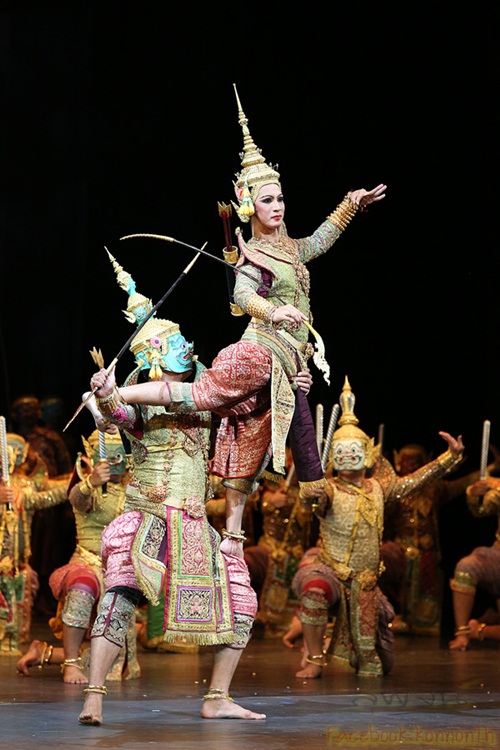 โขน จองถนน