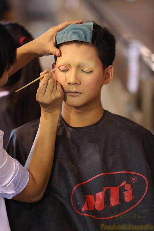 โขน จองถนน