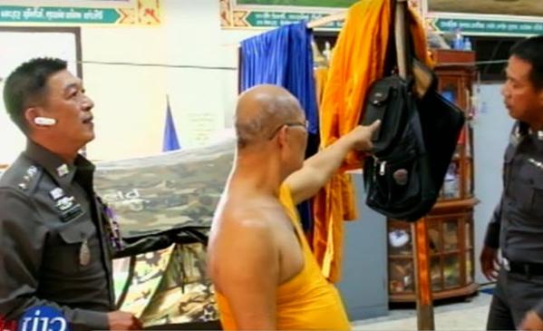 หลวงพ่อแทบเป็นลม คนฉกลอตเตอรี่ถูกรางวัลที่ 1 หายคากุฏิ