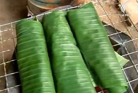 ราดหน้าปลาทู ชูอัญชัน
