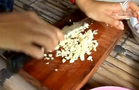 ข้าวเกรียบปากหม้ออัญชัน