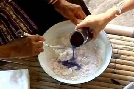ข้าวเกรียบปากหม้ออัญชัน