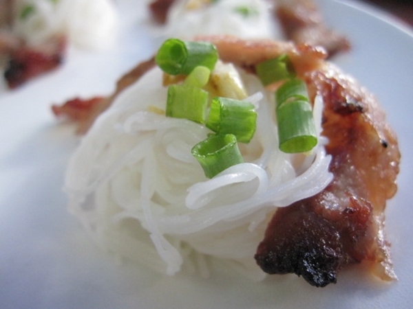 เส้นหมี่หมูย่าง