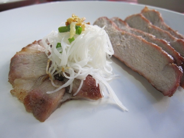 เส้นหมี่หมูย่าง