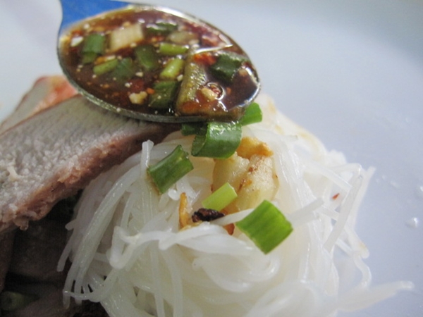 เส้นหมี่หมูย่าง