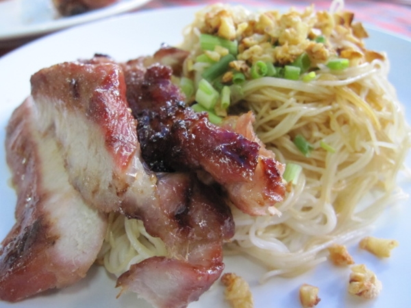 เส้นหมี่หมูย่าง