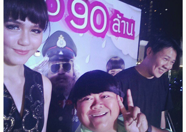 คุณนายโฮ ฉลองรายได้ 90 ล้าน