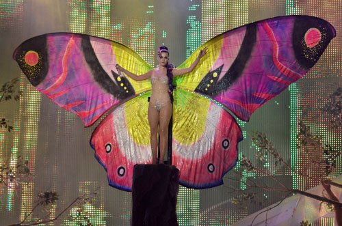 เคที่ เพอร์รี่ ใช้รางวัลช่วยปิดกันโป๊ใน MMVA
