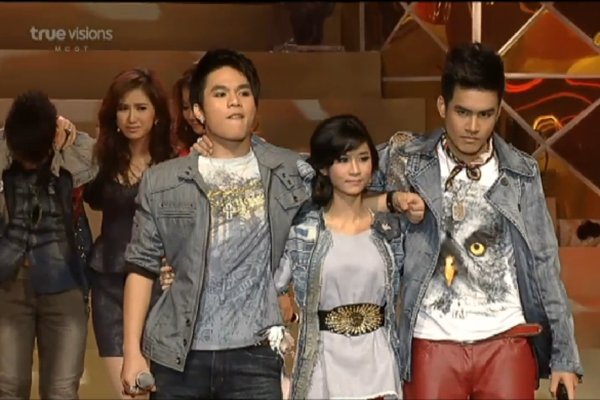 โอปอล์ af9 ลากกระเป๋าลาเวที ในสัปดาห์ที่ 3