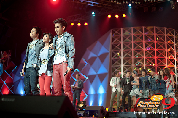 โอปอล์ af9 ลากกระเป๋าลาเวที ในสัปดาห์ที่ 3