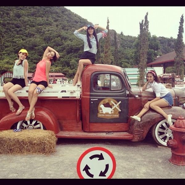 ที่นี่หมอชิต นุ่นควงเพื่อนสาวตะลุยหัวหิน